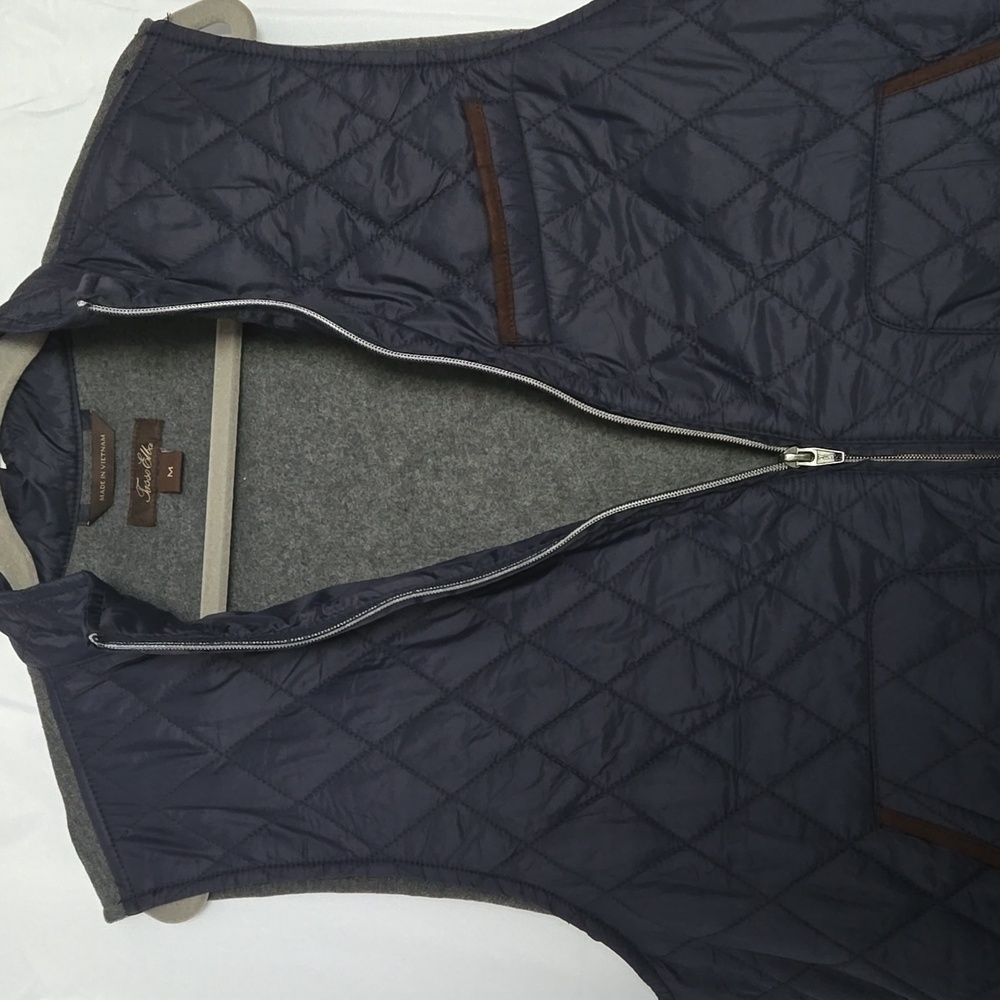 Vest - Picture 5 of 11